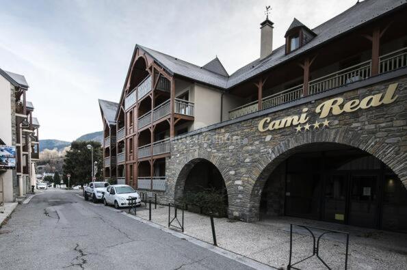 Appartements Avec Piscine Interieure Sauna Parking Etage 1 Au Centre Du Village Dans Residence Cami Real 생라리술랑 외부 사진