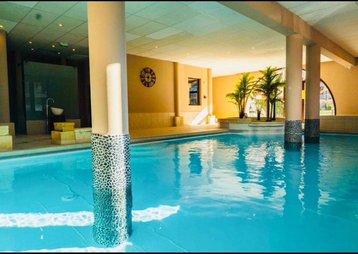 Appartements Avec Piscine Interieure Sauna Parking Etage 1 Au Centre Du Village Dans Residence Cami Real 생라리술랑 외부 사진