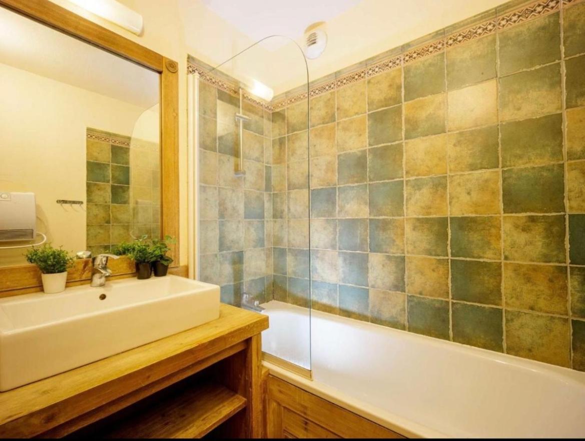 Appartements Avec Piscine Interieure Sauna Parking Etage 1 Au Centre Du Village Dans Residence Cami Real 생라리술랑 외부 사진