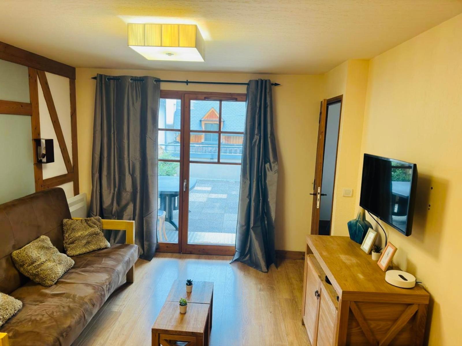 Appartements Avec Piscine Interieure Sauna Parking Etage 1 Au Centre Du Village Dans Residence Cami Real 생라리술랑 외부 사진