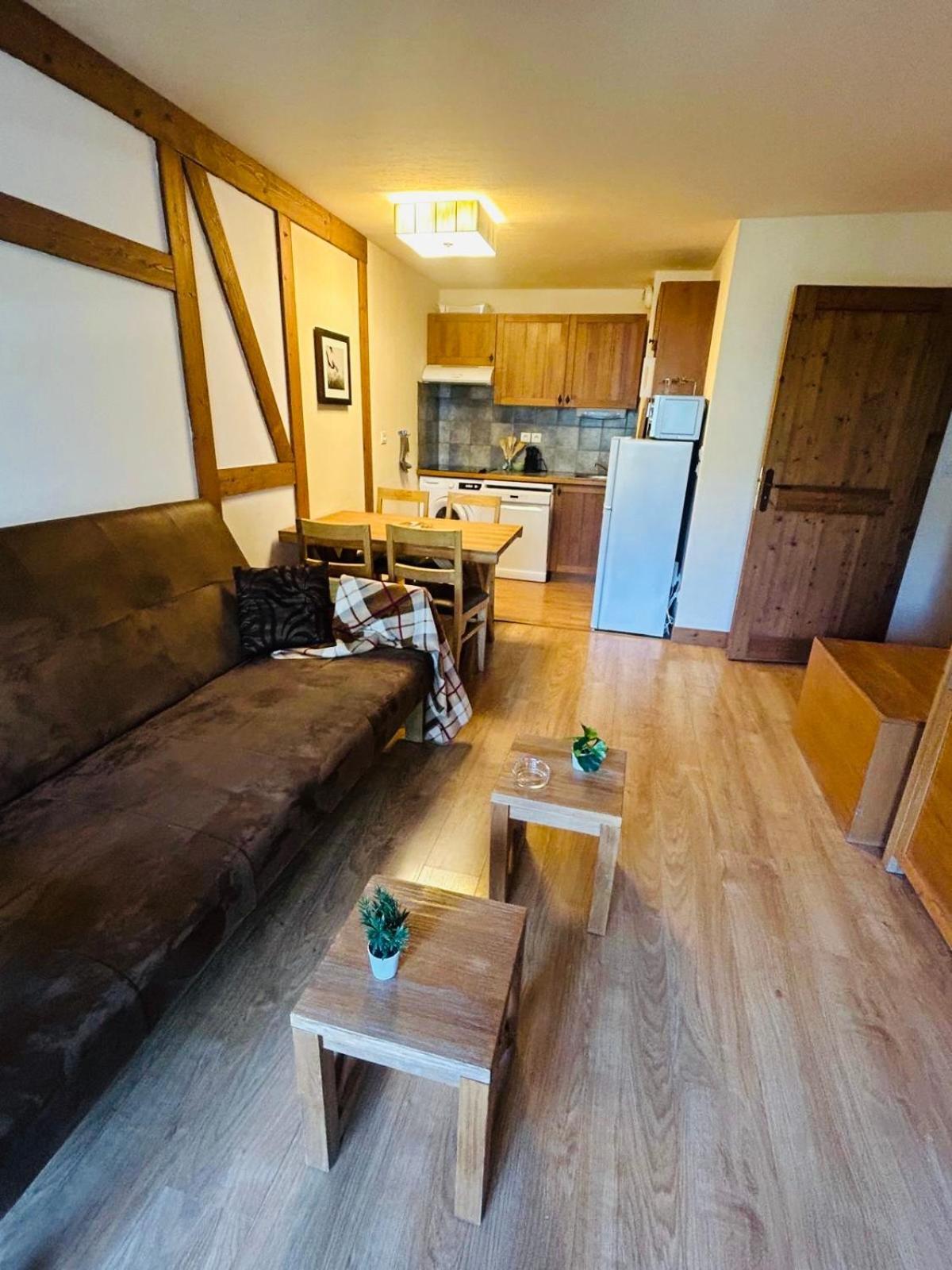 Appartements Avec Piscine Interieure Sauna Parking Etage 1 Au Centre Du Village Dans Residence Cami Real 생라리술랑 외부 사진
