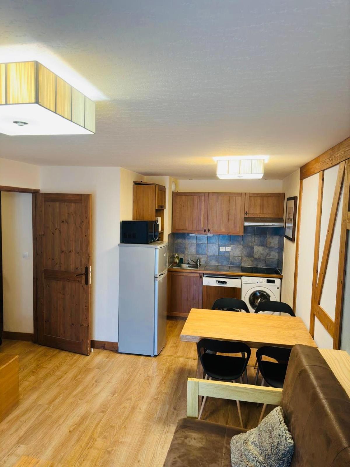 Appartements Avec Piscine Interieure Sauna Parking Etage 1 Au Centre Du Village Dans Residence Cami Real 생라리술랑 외부 사진