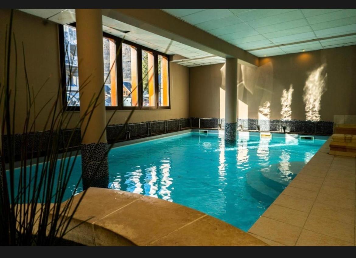 Appartements Avec Piscine Interieure Sauna Parking Etage 1 Au Centre Du Village Dans Residence Cami Real 생라리술랑 외부 사진